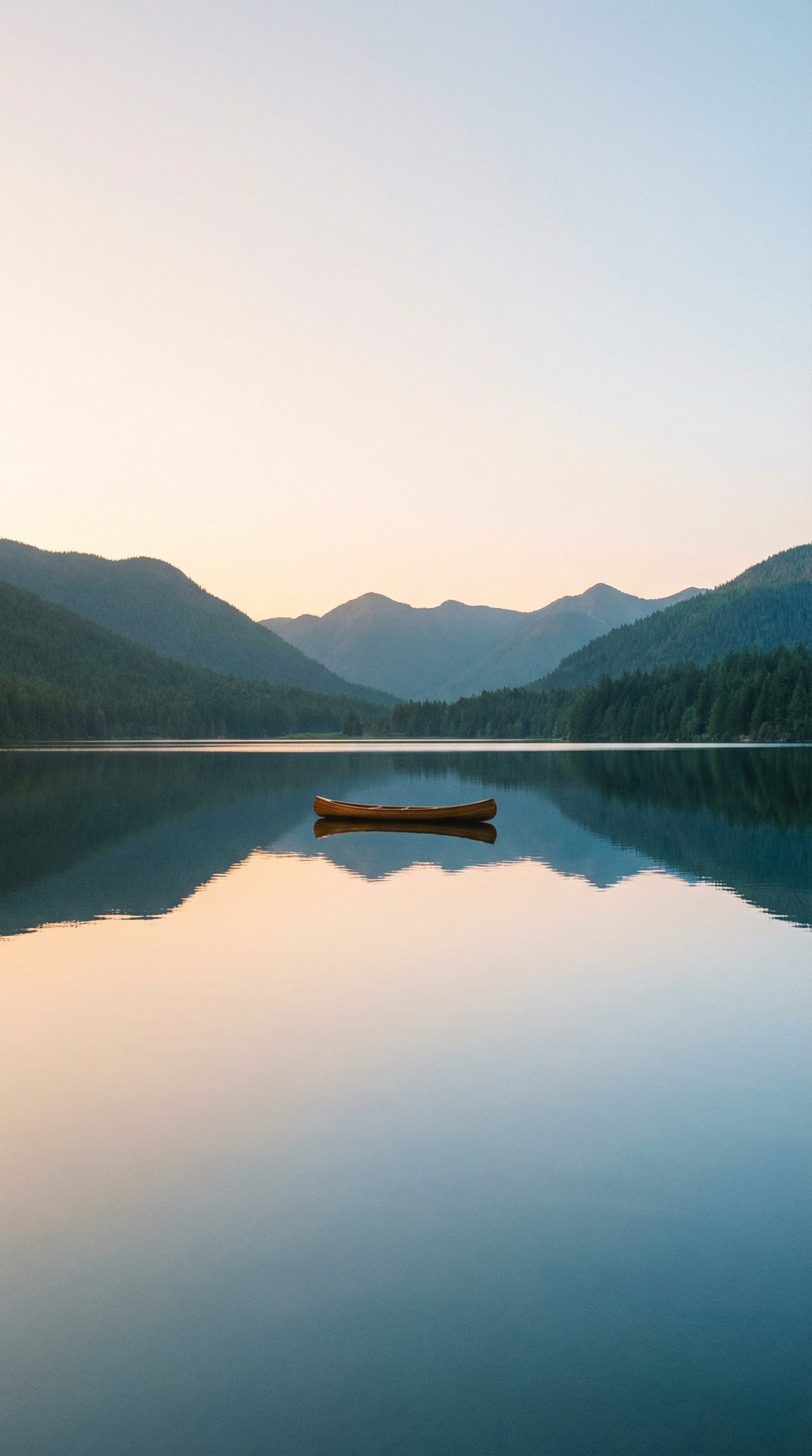 Subtle Gradient Wallpaper with Natural Negative Space image 1
