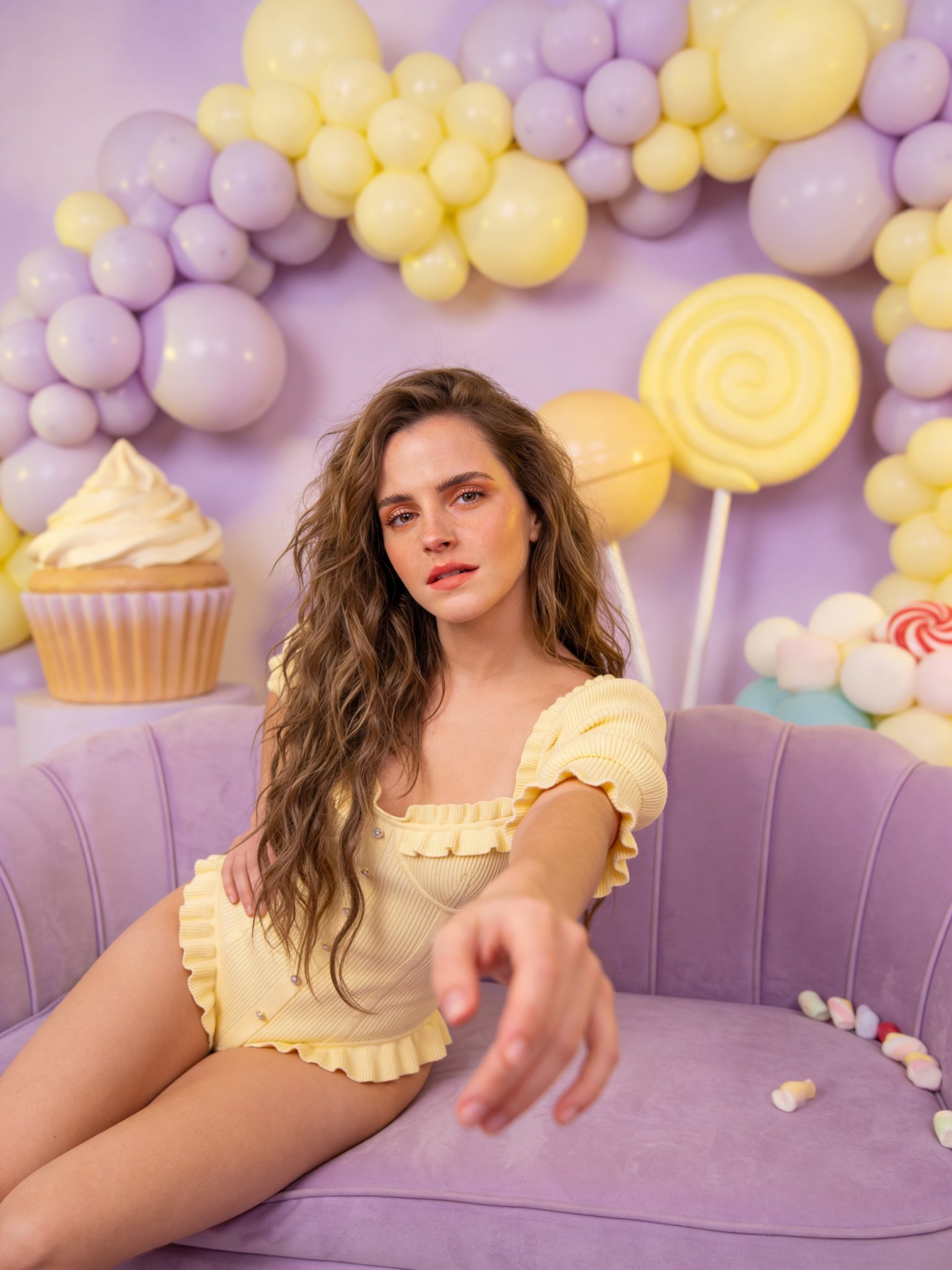 Emma Watson Lookalike in Soft Beach Waves thumbnail 2