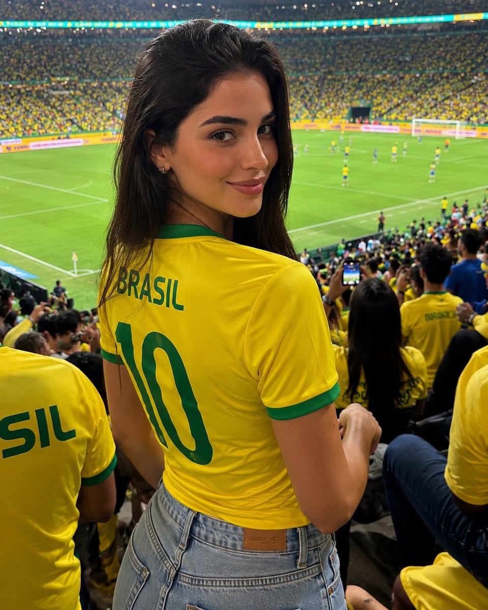 Brazil Fan Girl Stadium Selfie (Match Day) thumbnail 2