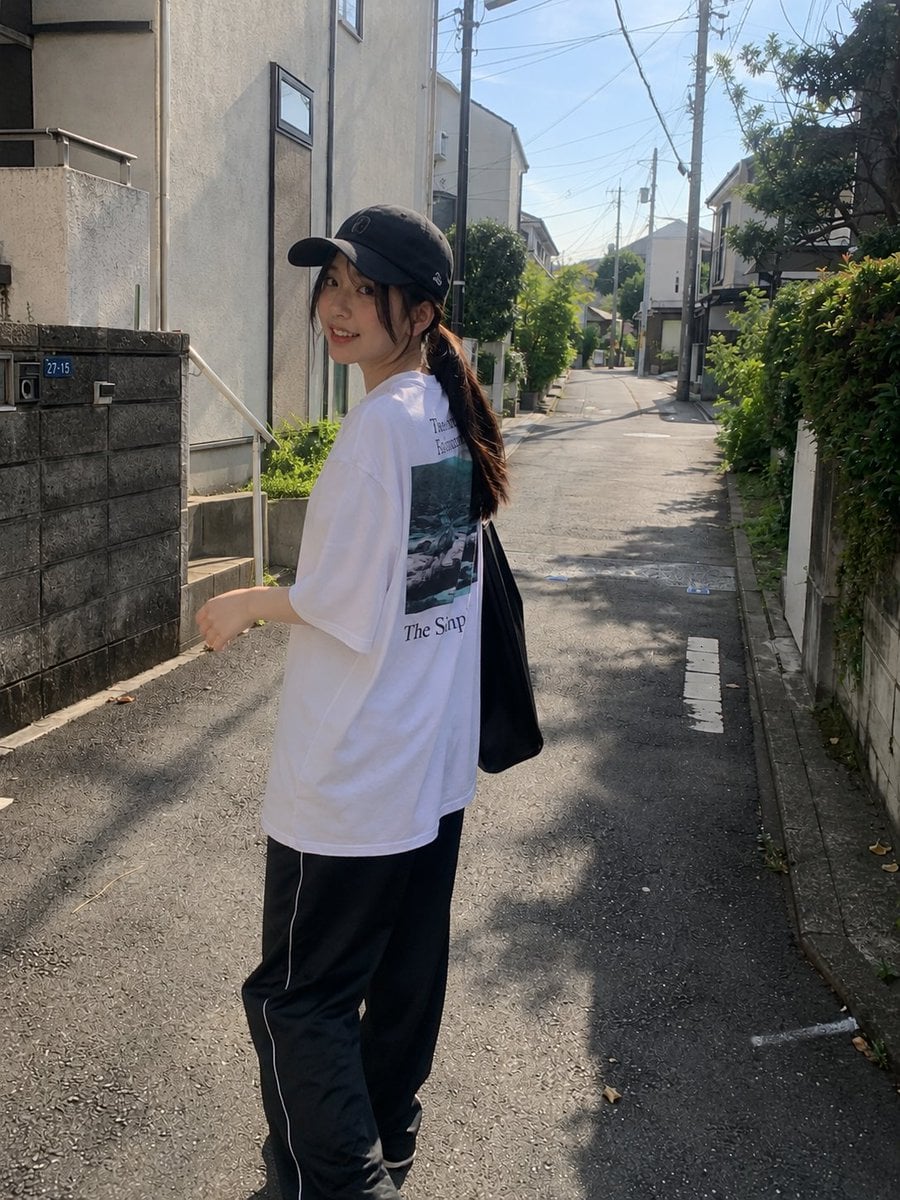 Candid Japanese Girl in Alley Sunlight thumbnail 2