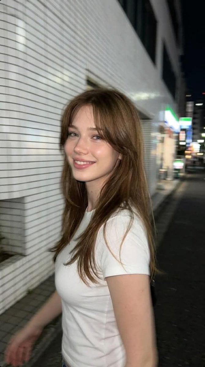Candid Walk in Tokyo Night thumbnail 2