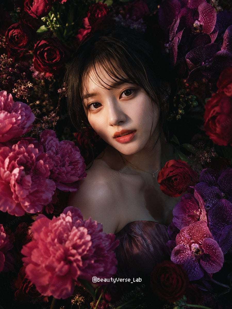 Japanese Beauty Amidst a Sea of Roses thumbnail 2