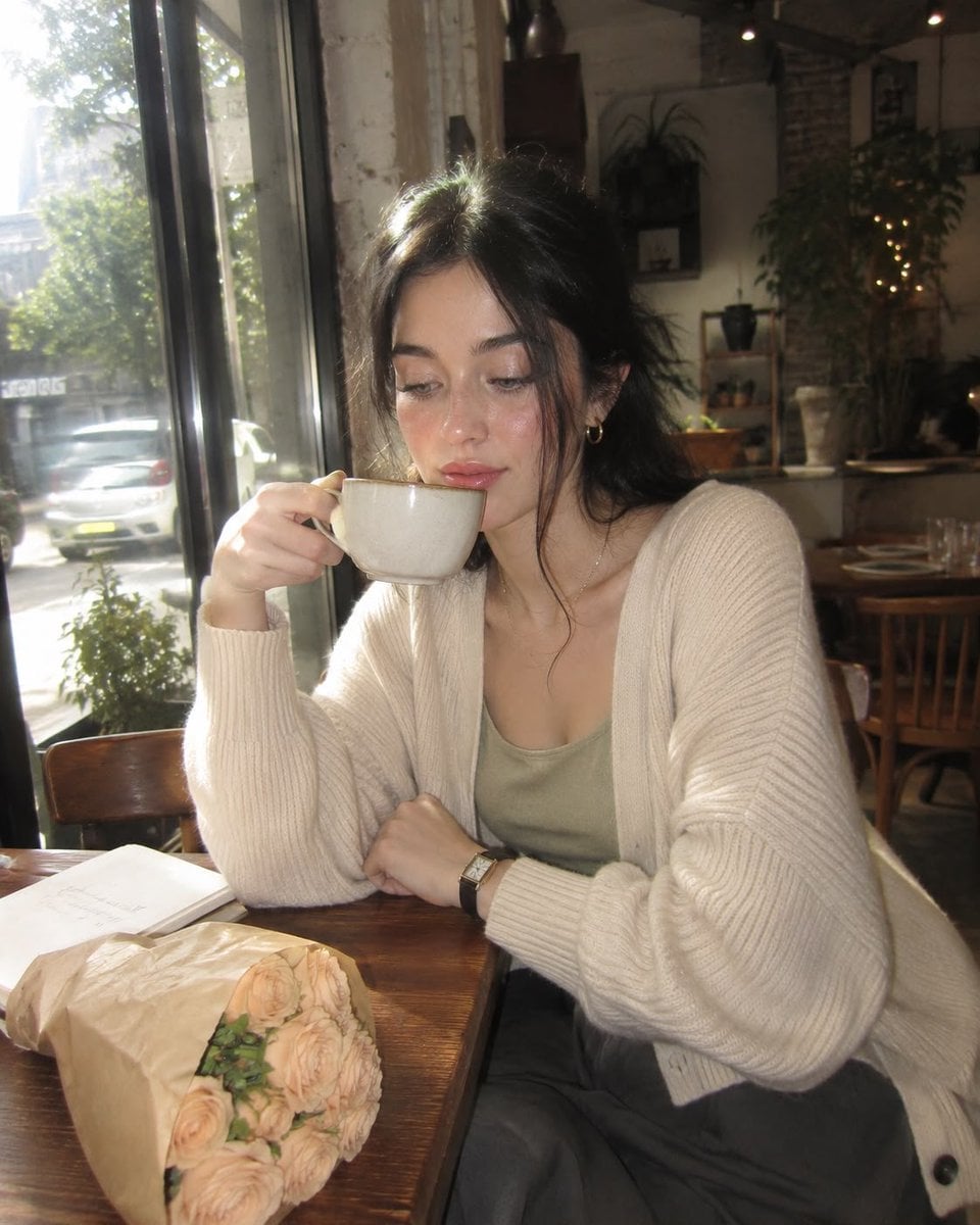 Nostalgic Café Portrait with Soft Flash and Daylight